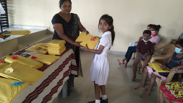 Awarding of prizes in the art competition held on World Children's Day in Homagama Galawilawatta North District (2022-11-18)